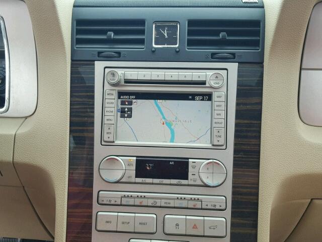 5LMFU28538LJ08934 - 2008 LINCOLN NAVIGATOR Weiß Foto 9