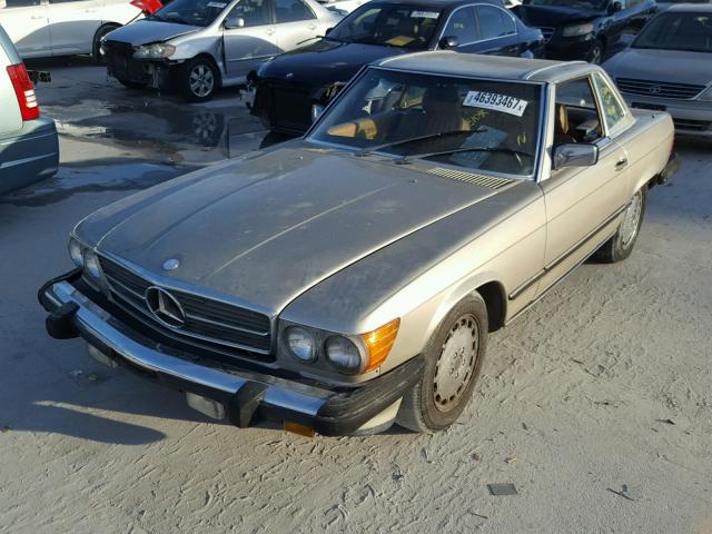 WDBBA48D9JA078372 - 1988 MERCEDES-BENZ 560 SL BEIGE photo 2