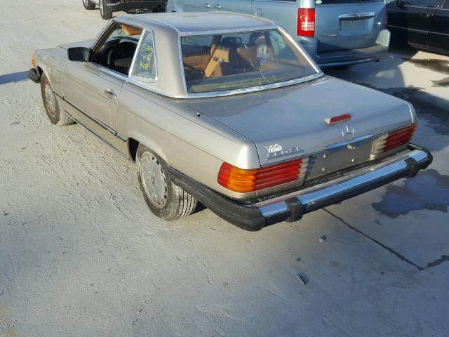 WDBBA48D9JA078372 - 1988 MERCEDES-BENZ 560 SL BEIGE photo 3