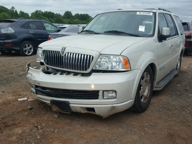 5LMFU285X6LJ14257 - 2006 LINCOLN NAVIGATOR WHITE photo 2