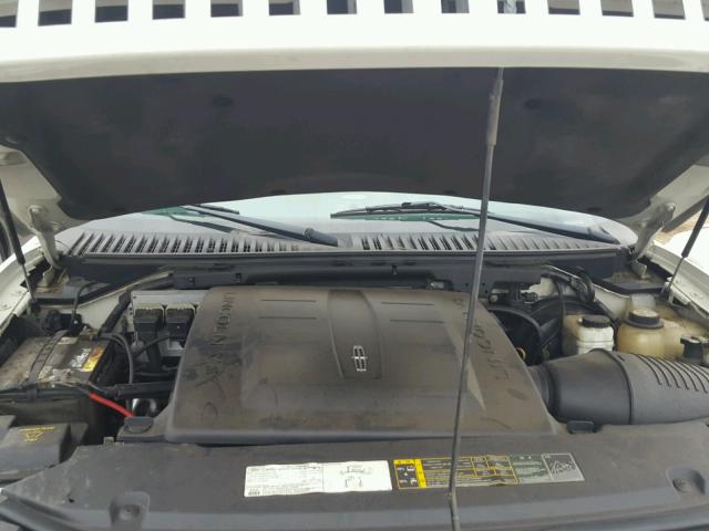 5LMFU285X6LJ14257 - 2006 LINCOLN NAVIGATOR WHITE photo 7