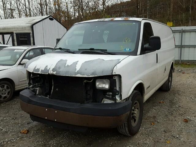 1GCGG25V051240306 - 2005 CHEVROLET EXPRESS G2 WHITE photo 2