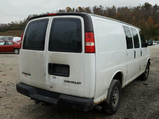 1GCGG25V051240306 - 2005 CHEVROLET EXPRESS G2 WHITE photo 4