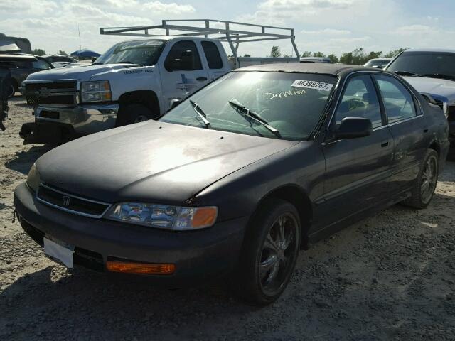 1HGCD5696TA253327 - 1996 HONDA ACCORD GREEN photo 2