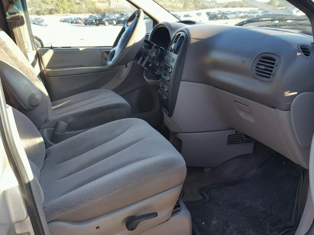 1C4GJ453X2B692734 - 2002 CHRYSLER VOYAGER SILVER photo 5