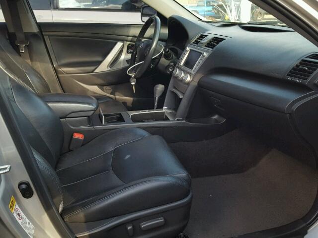 4T1BK3EK7BU125003 - 2011 TOYOTA CAMRY SE SILVER photo 5