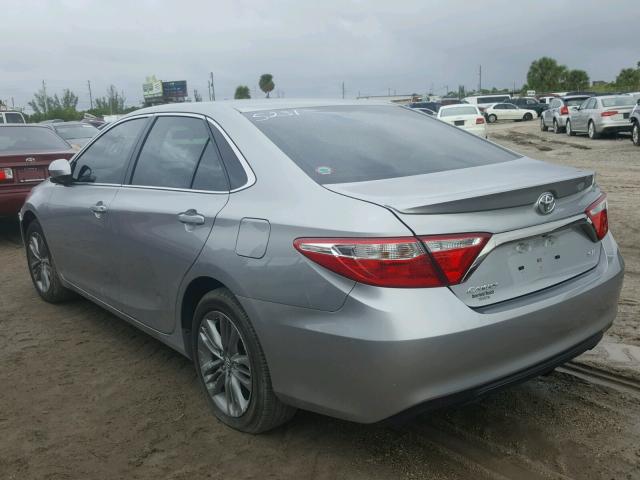 4T1BF1FK7HU725231 - 2017 TOYOTA CAMRY LE SILVER photo 3