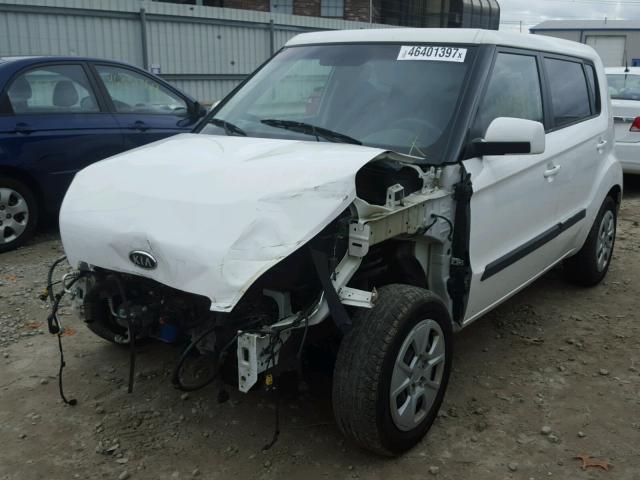 KNDJT2A55C7419300 - 2012 KIA SOUL WHITE photo 2