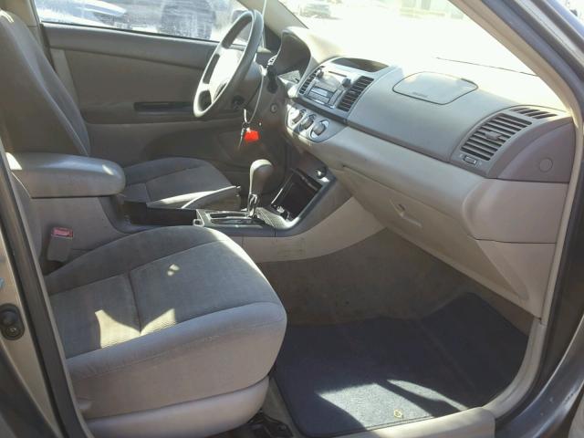 4T1BE32K26U699042 - 2006 TOYOTA CAMRY LE Silber Foto 5