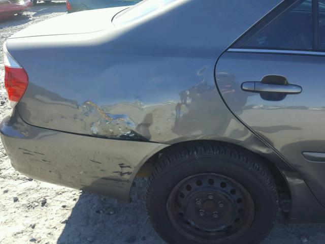 4T1BE32K26U699042 - 2006 TOYOTA CAMRY LE Silber Foto 9
