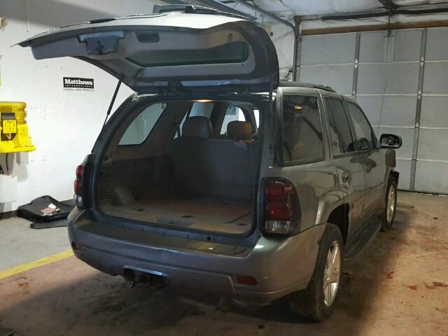 1GNDT13S882232641 - 2008 CHEVROLET TRAILBLAZE GRAY photo 4