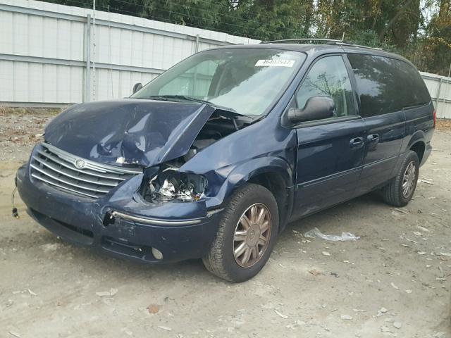 2C8GP64L55R372267 - 2005 CHRYSLER TOWN & COU BLUE photo 2