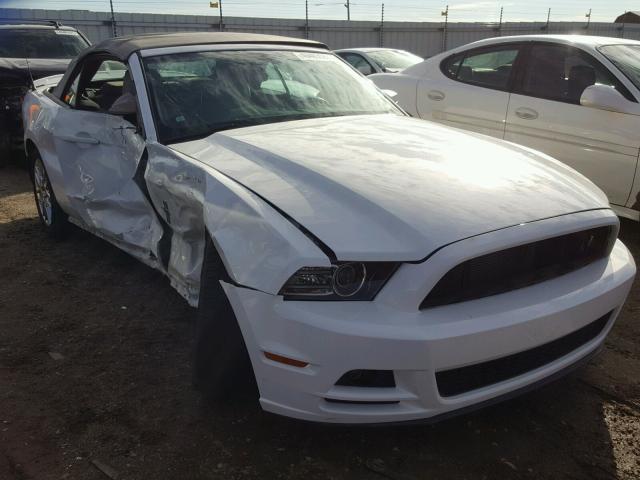 1ZVBP8EM5D5246286 - 2013 FORD MUSTANG WHITE photo 1