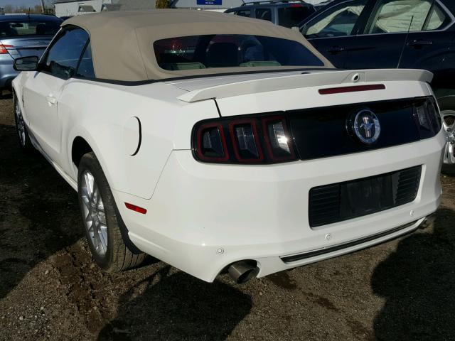 1ZVBP8EM5D5246286 - 2013 FORD MUSTANG WHITE photo 3