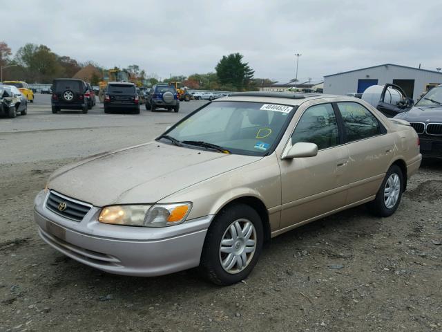 JT2BG22K9Y0392995 - 2000 TOYOTA CAMRY CE TAN photo 2