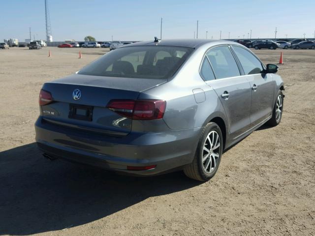 3VWDB7AJ0HM304561 - 2017 VOLKSWAGEN JETTA SE GRAY photo 4