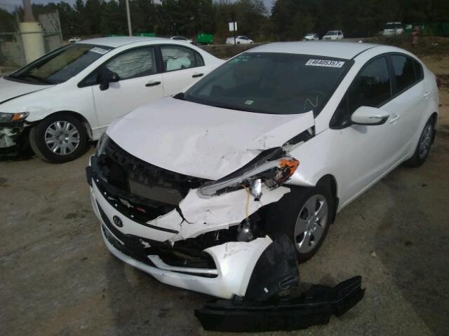 KNAFX4A63F5386955 - 2015 KIA FORTE LX WHITE photo 2