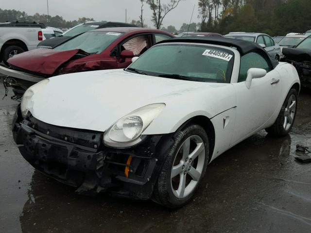 1G2MB35B36Y117089 - 2006 PONTIAC SOLSTICE WHITE photo 2