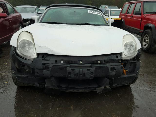 1G2MB35B36Y117089 - 2006 PONTIAC SOLSTICE WHITE photo 9