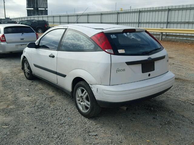 3FAFP313XYR136959 - 2000 FORD FOCUS ZX3 WHITE photo 3