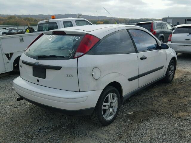 3FAFP313XYR136959 - 2000 FORD FOCUS ZX3 WHITE photo 4