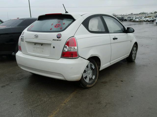 KMHCM36CX7U006195 - 2007 HYUNDAI ACCENT GS WHITE photo 4