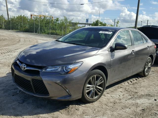 4T1BF1FK9HU322464 - 2017 TOYOTA CAMRY LE GRAY photo 2