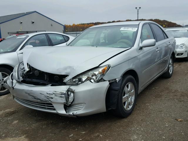 4T1BE30K65U571338 - 2005 TOYOTA CAMRY LE 银色 照片 2