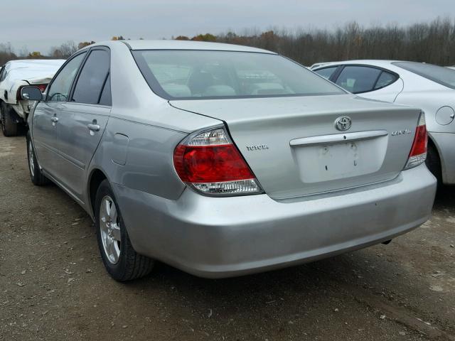 4T1BE30K65U571338 - 2005 TOYOTA CAMRY LE SILVER photo 3