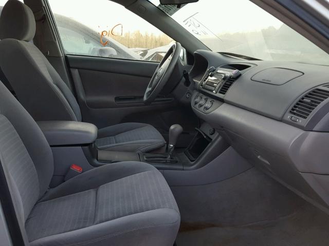 4T1BE30K65U571338 - 2005 TOYOTA CAMRY LE 银色 照片 5