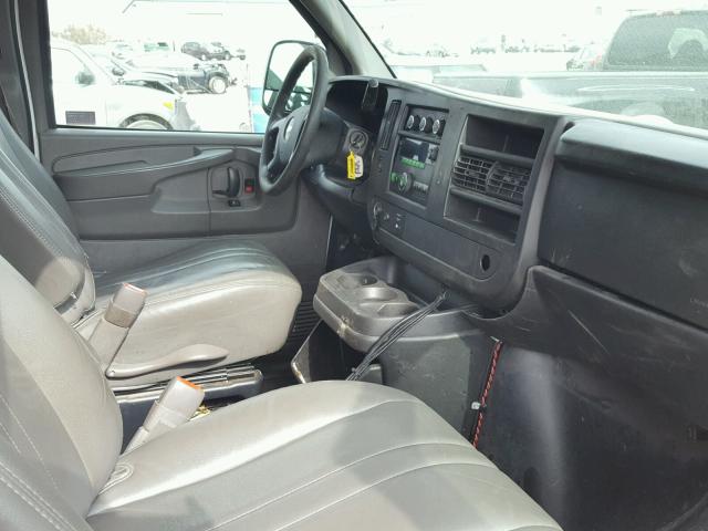 1GNZGXFA2D1155653 - 2013 CHEVROLET EXPRESS G3 WHITE photo 5