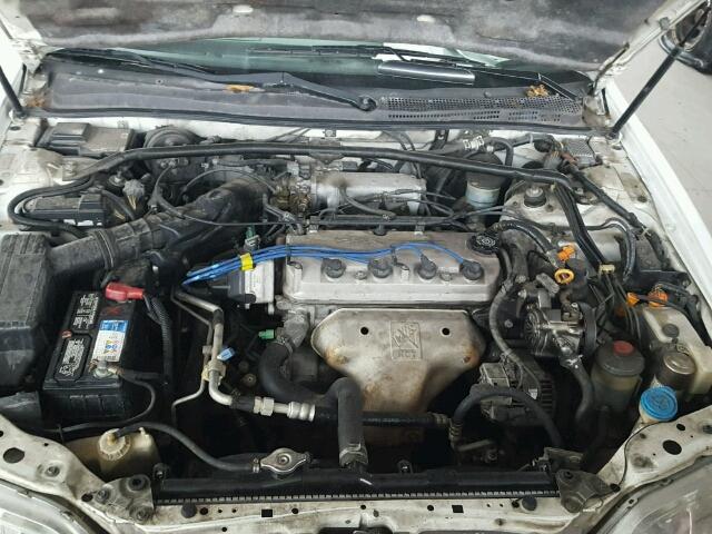 19UYA1254VL000136 - 1997 ACURA 2.2CL WHITE photo 7