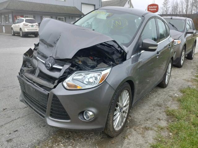 1FAHP3M20CL426033 - 2012 FORD FOCUS GRAY photo 2