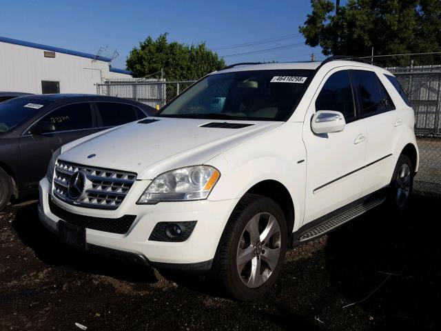 4JGBB25E69A506440 - 2009 MERCEDES-BENZ ML WHITE photo 2