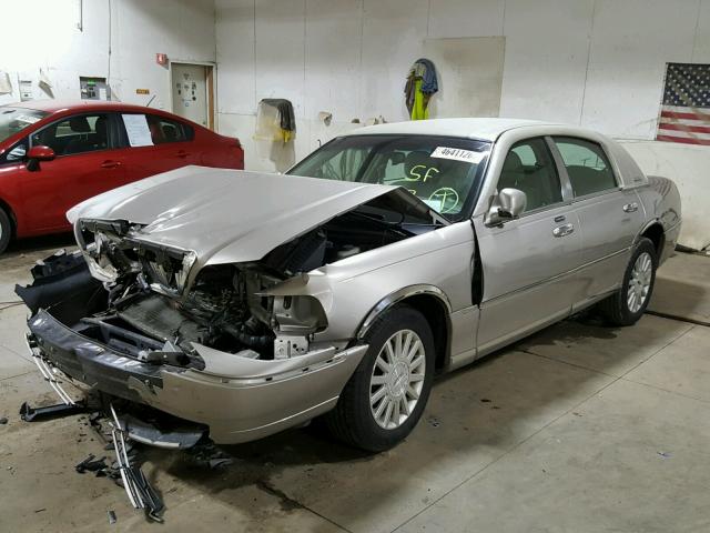 1LNHM81W93Y649497 - 2003 LINCOLN TOWN CAR E BEIGE photo 2