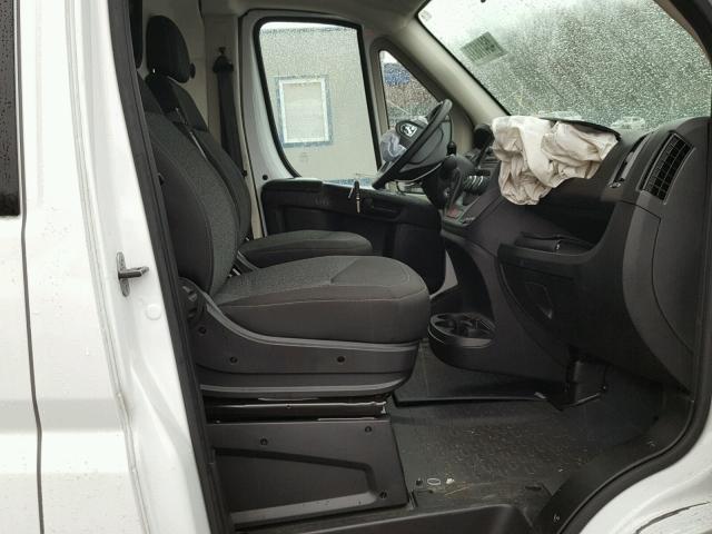 3C6TRVAG5HE532401 - 2017 RAM PROMASTER WHITE photo 5