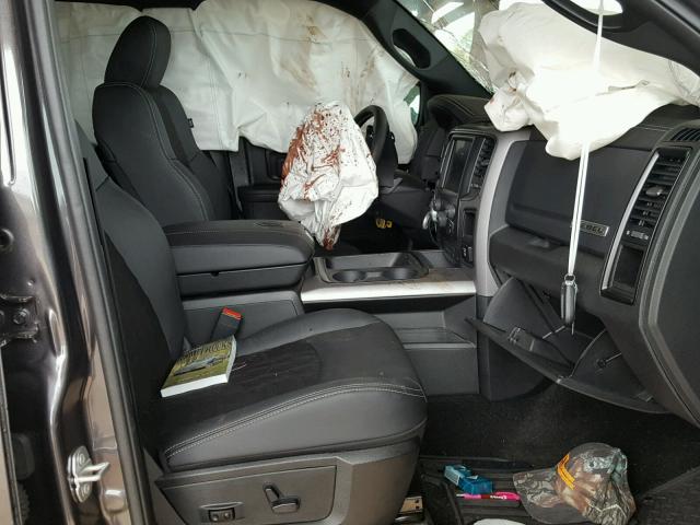 1C6RR7YT6HS711763 - 2017 RAM 1500 REBEL ნაცრისფერი ფოტო 5