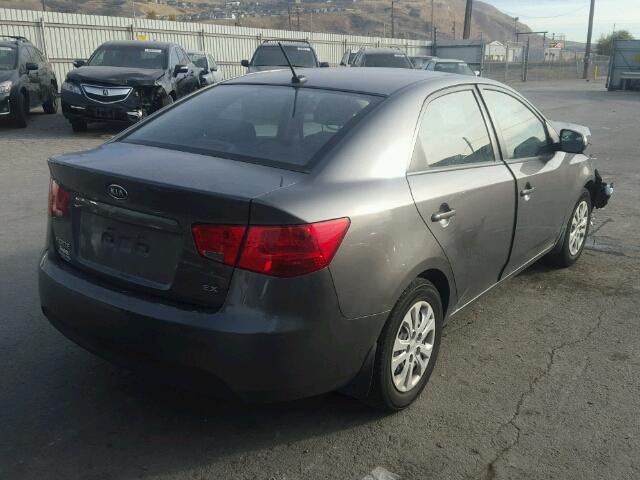 KNAFU4A27D5728362 - 2013 KIA FORTE EX CHARCOAL photo 4