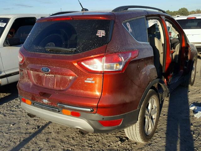 1FMCU9G98FUC82752 - 2015 FORD ESCAPE SE RED photo 4