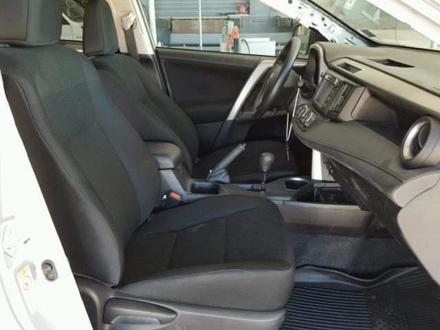 2T3ZFREV0HW347849 - 2017 TOYOTA RAV4 LE Boz foto 5