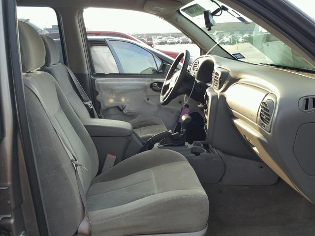 1GNDS13S262165678 - 2006 CHEVROLET TRAILBLAZE BROWN photo 5