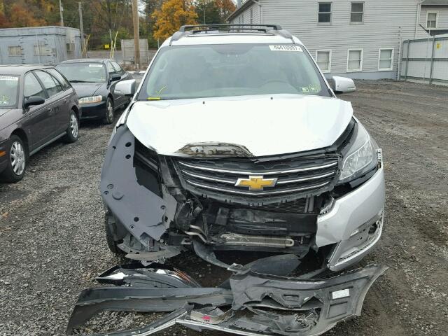 1GNKVHKD3FJ200096 - 2015 CHEVROLET TRAVERSE L SILVER photo 9