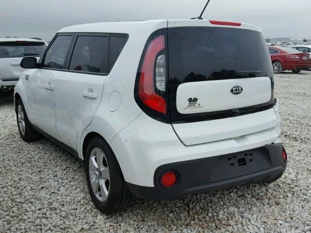 KNDJN2A27H7457943 - 2017 KIA SOUL WHITE photo 3