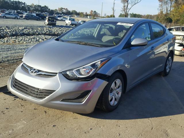 5NPDH4AE8GH752876 - 2016 HYUNDAI ELANTRA SE GRAY photo 2