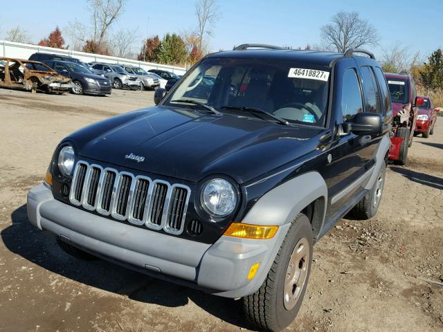 1J4GL48K65W638576 - 2005 JEEP LIBERTY SP BLACK photo 2