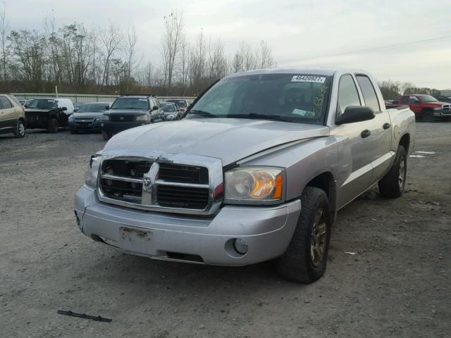 1D7HW48N97S186571 - 2007 DODGE DAKOTA QUA SILVER photo 2