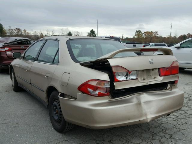 1HGCG6657YA117838 - 2000 HONDA ACCORD LX GOLD photo 3