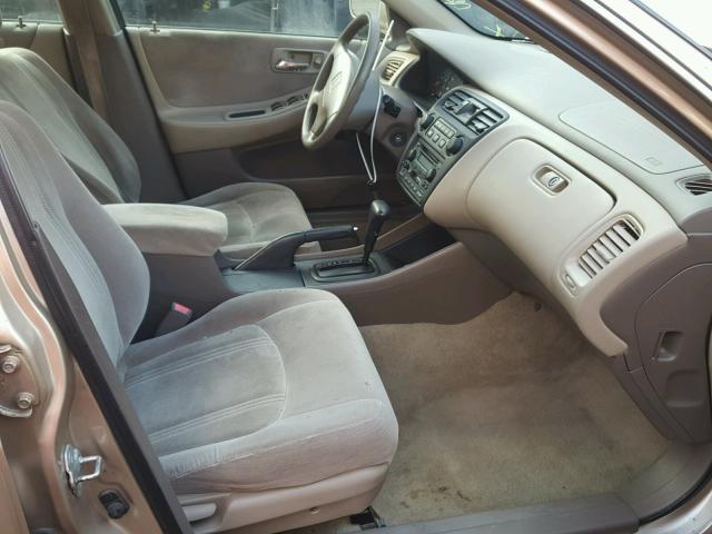 1HGCG6657YA117838 - 2000 HONDA ACCORD LX GOLD photo 5