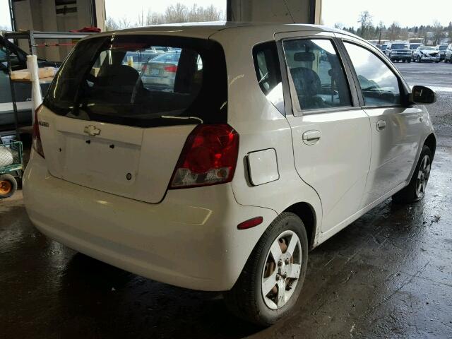 KL1TD626X5B403976 - 2005 CHEVROLET AVEO WHITE photo 4