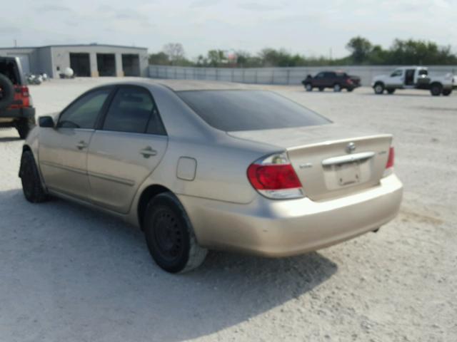 JTDBE32K563053701 - 2006 TOYOTA CAMRY LE ბეჟი ფოტო 3